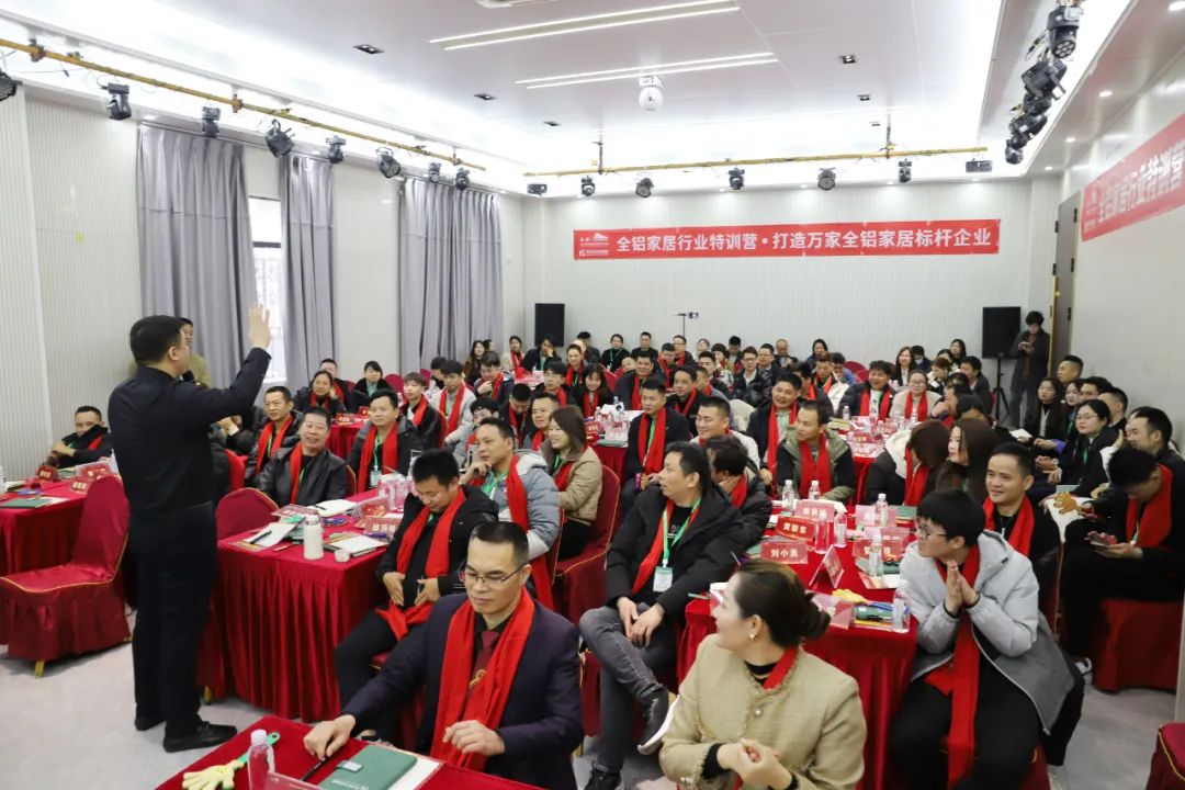 全鋁行業(yè)成長(zhǎng)電商活動(dòng) 打造萬(wàn)家家居標(biāo)桿企業(yè)！——共推南海大瀝全鋁家居產(chǎn)業(yè)高質(zhì)量發(fā)展